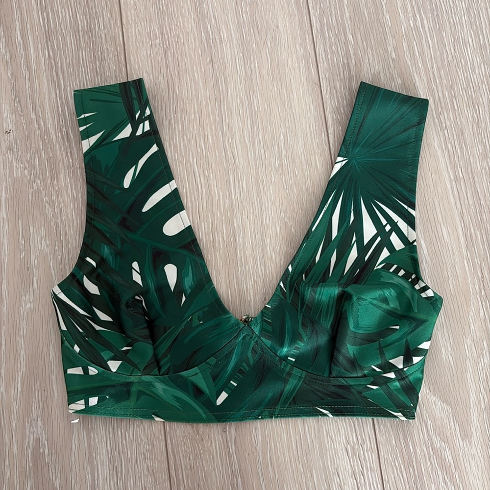 Tropical Palm Tree Akira Cropped Top
